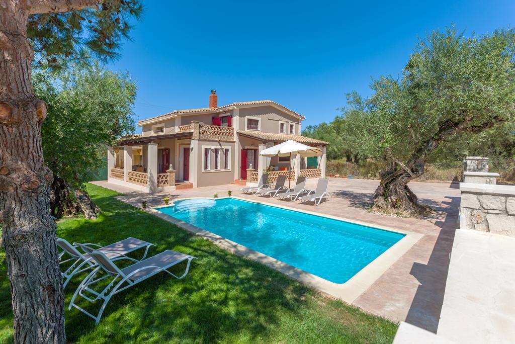Evalexia Villa - Luxury Villa With Private Pool Near Laganas Perfect For Groups By Villa Mana Gers Каламакион Экстерьер фото